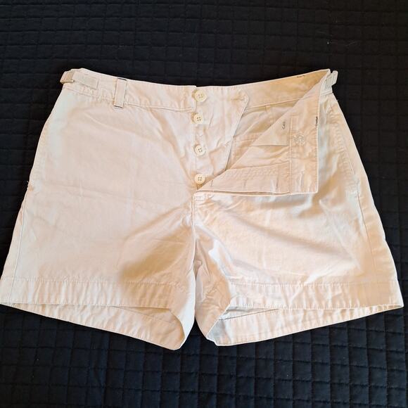 Gap 100% Cotton Women's Khaki Mid Rise Shorts Sz 8. 3" Inseam. - Picture 3 of 6